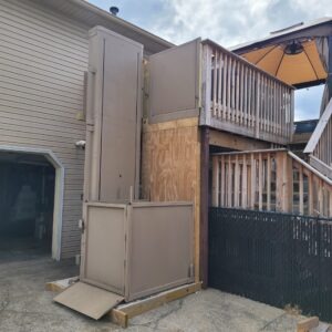 Outdoor wheelchair elevator